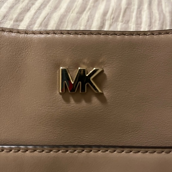 Authentic Michael Kors Handbag - Picture 4 of 7